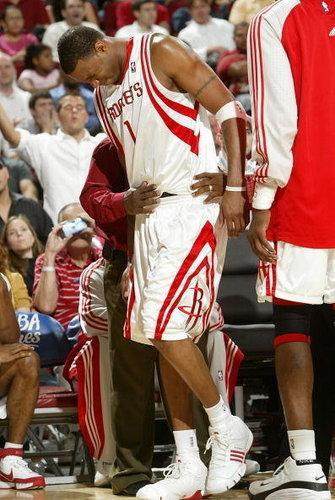 门将关键扑救锁定胜利（门将神扑定胜局）