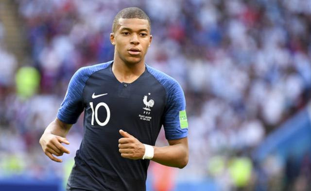 一日英超动向：曼城再具争冠实力，萨拉赫猛批斯洛特引发矛盾（英超一日观察：曼城重现争冠火力，萨拉赫怒斥斯洛特掀风波）