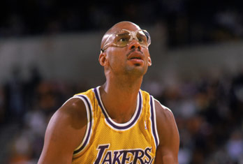 马卡：马斯坦托诺未能适应皇马的挑战，他需要时间去重振旗鼓（马卡：马斯坦托诺尚未适应皇马挑战，仍需时间找回状态）