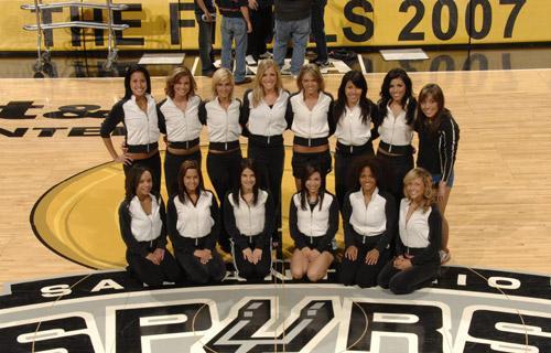 杜篮德关键投篮稳定命中（杜篮德关键球稳稳命中）