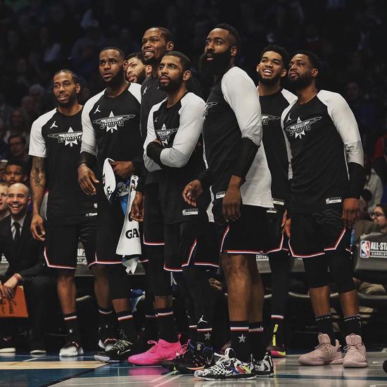 广岛三箭官方：主帅斯基伯将在赛季结束后离任（广岛三箭官宣：主教练斯基伯将于赛季末卸任）