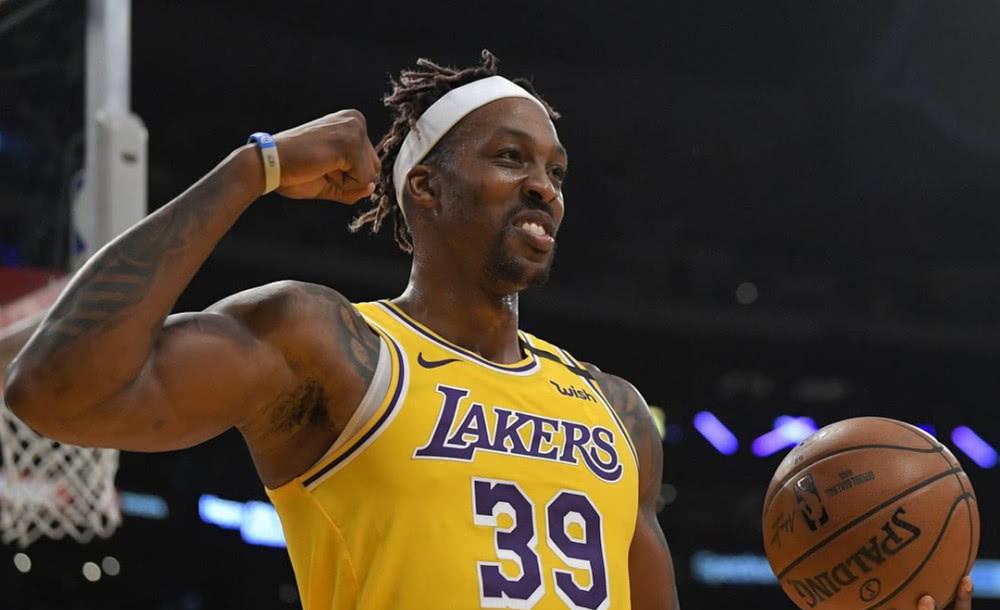 记者：莱万有一种几乎疯狂的求胜欲，他与哈维成了更衣室对手（记者：莱万胜欲近乎疯狂，与哈维在更衣室已成对立面）