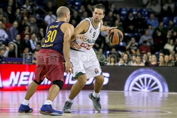 23.34岁，巴萨客战赫罗纳首发平均年龄创队史95年来最低纪录（巴萨客战赫罗纳首发平均年龄仅23.34岁，创队史近95年最低纪录）