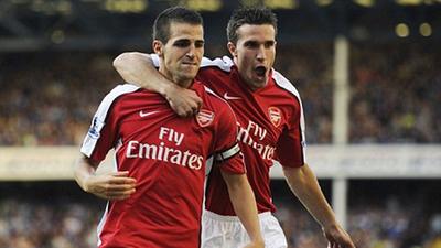 每体：一名巴萨球迷因点燃焰火导致公交车起火被逮捕（每体：巴萨球迷燃放焰火致公交起火，已被警方拘捕）