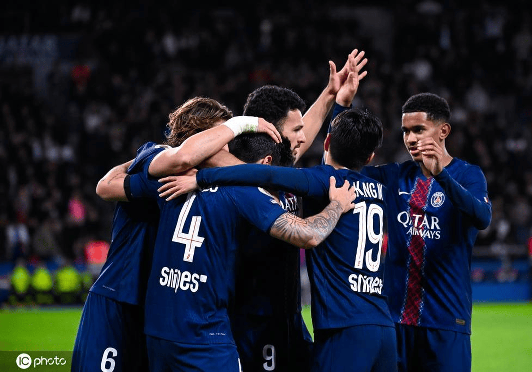 00后巅峰对决，ATP年终总决赛“辛卡决”，辛纳卫冕（00后巅峰相逢：ATP年终总决赛上演“辛卡大战”，辛纳成功卫冕）