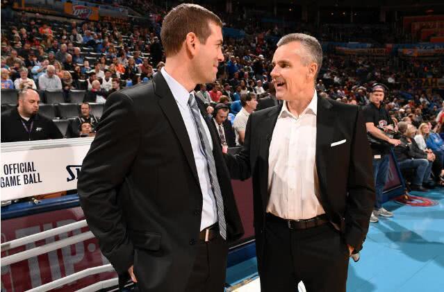 FIFA女足最新排名：中国女足下降一位至世界第17，亚洲第四（FIFA女足排名更新：中国队降至世界第17，位列亚洲第4）