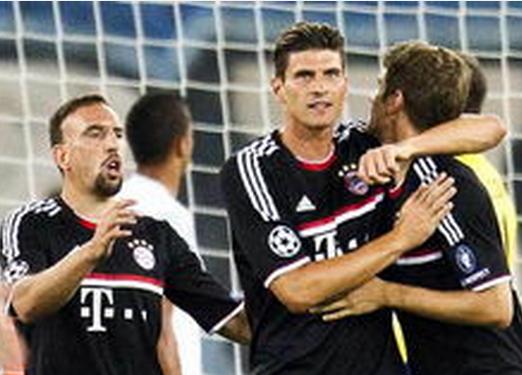 尤文航班延误，挪威当地球迷抓紧机会在机场与他们合影留念（尤文航班误点，挪威球迷趁机在机场合影）