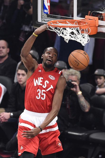 格策再遇弗里克，欧冠对决引回忆（欧冠重逢弗里克，格策往事涌现）