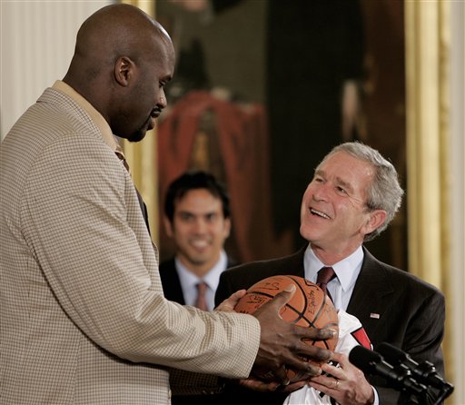 埃弗顿球员手球未被判点球，桑德兰球迷愤怒（埃弗顿疑似手球未判点球，桑德兰球迷强烈不满）