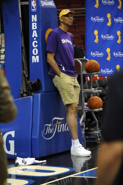 阿达尼：阿根廷并非世界杯夺冠最大热门；罗德里比佩德里重要（阿达尼：阿根廷并非夺冠头号热门，罗德里比佩德里更关键）