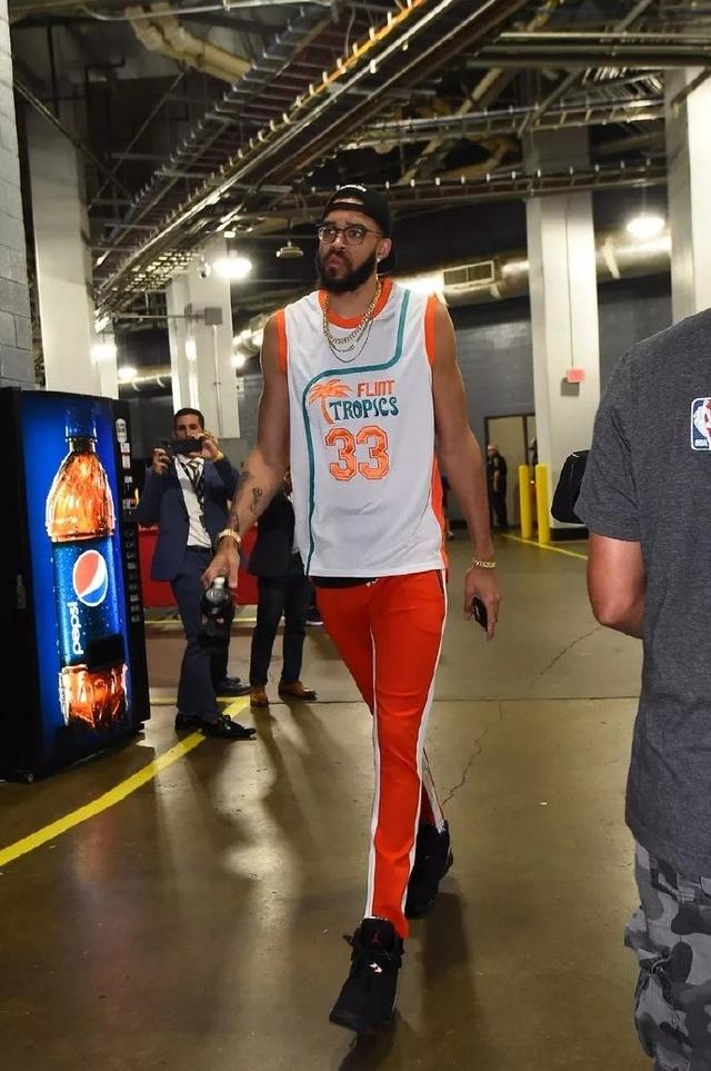 德国U21主帅：卡尔是多面手，希望他把在拜仁的表现带到国家队（德国U21主帅：卡尔多面能手，盼将拜仁状态带入国家队）