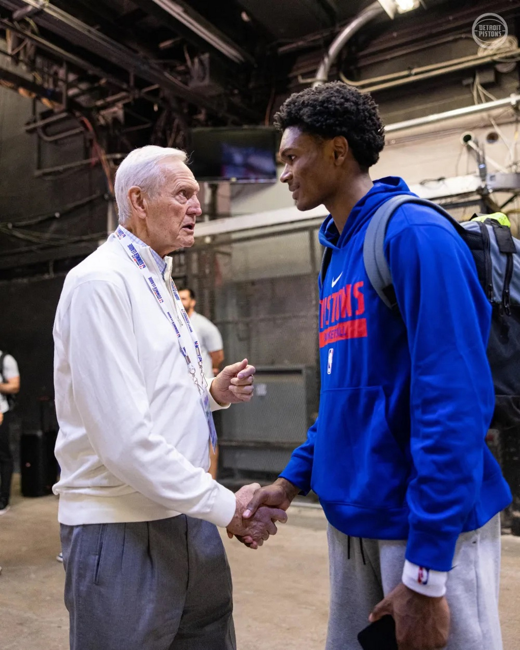 金彭贝谈登贝莱荣膺金球奖：看到他在台上落泪，我真的很感动（金彭贝谈登贝莱加冕金球：他在台上落泪的瞬间令我动容）